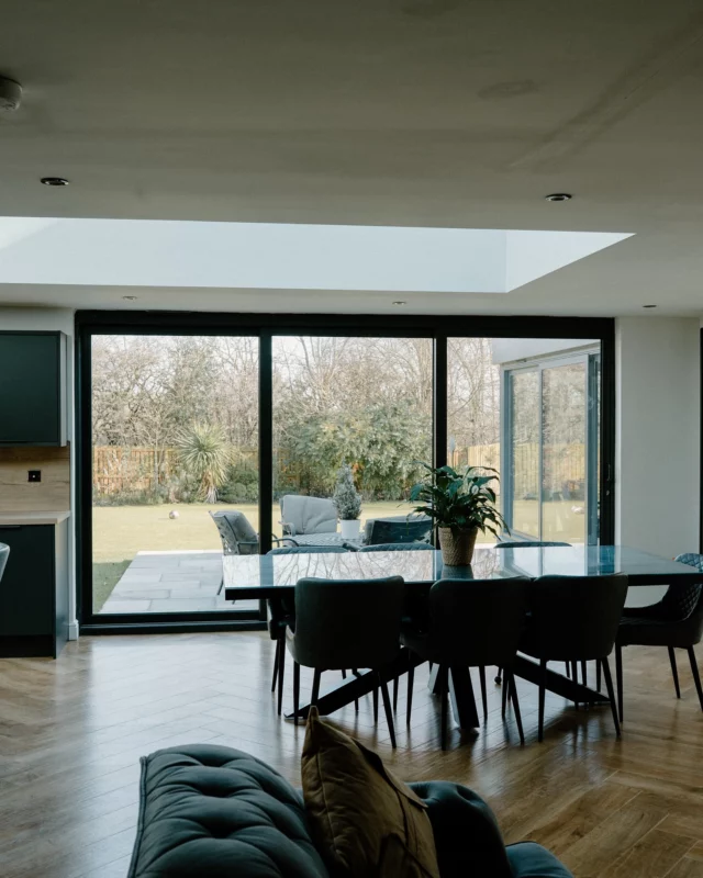 Open up your home with bi folding doors, roof lanterns and other bespoke aluminium products. There really is nothing better than all that natural light 🏡☀️☁️ 

#bmbifoldingdoors #bifoldingdoors #bifolds #aluminiumwindows #slidingdoors #rooflantern #myhome #homereno #reno #renovation